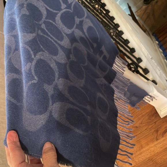 💋Huge Coach Scarf/poncho/wrap in blue tones and Coach fringe to match - Picture 5 of 6